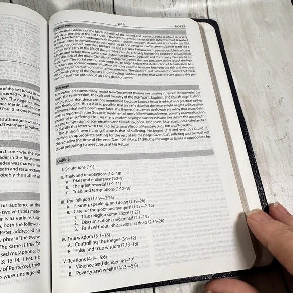 Andrews Study Bible NKJV 2010 Andrews University Press Dark Blue Light Wear - Picture 15 of 16